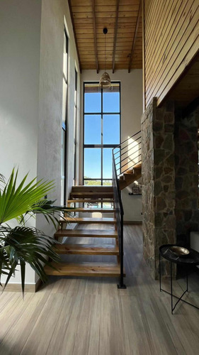 Villa A Estrenar En Las Montañas De Jarabacoa, En Venta.