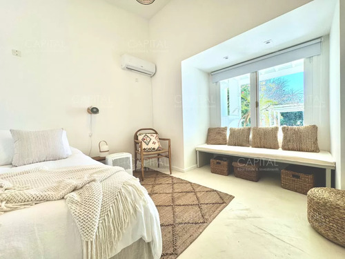 Casa En Venta En Pueblo De José Ignacio 3 Dormitorios Y Dependencia Con Vista Al Mar