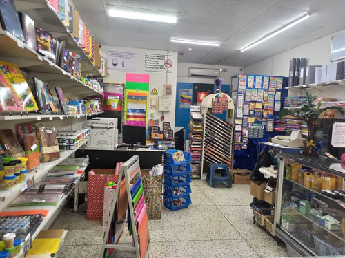 Se Vende Fondo De Comercio Librería En Los Palos Grandes Jr