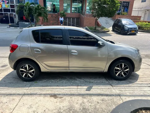 Renault Sandero 1.6 Intens / At