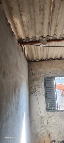 Casa Com 3 Quartos , Sala , Cozinha E Estrutura.