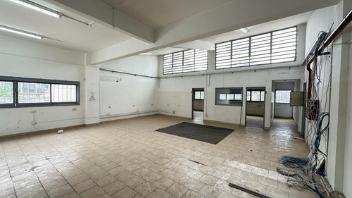 Depósito En Venta En El Barrio De Villa Riachuelo