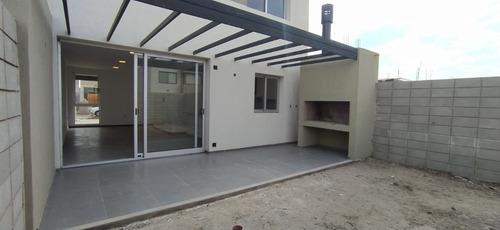 Imagen 5 de 12 de Docta, Duplex De 3 Dormitorios, Patio, Asador, Cochera Doble, Seguridad 24hs