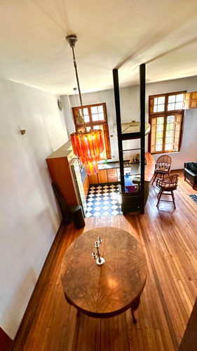 Casa Tres Niveles Barrio Histórico Doble Altura Muy Luminosa