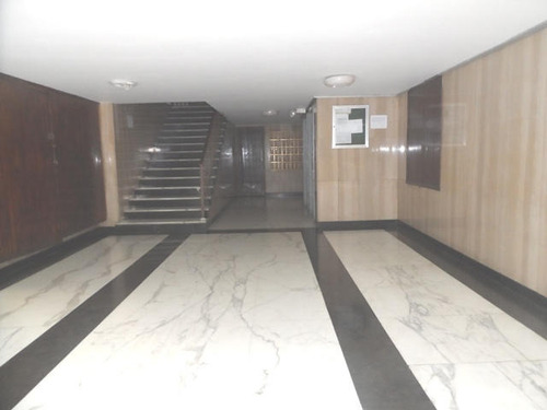 Venta De Amplio Apartamento En Los Ruices / Gc