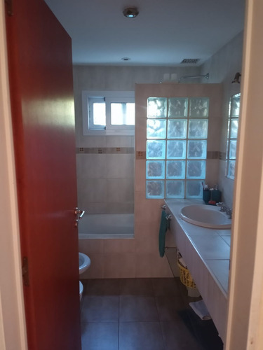 Imagen 6 de 19 de Chalet De 4 Ambientes Con Piscina En Casaimar