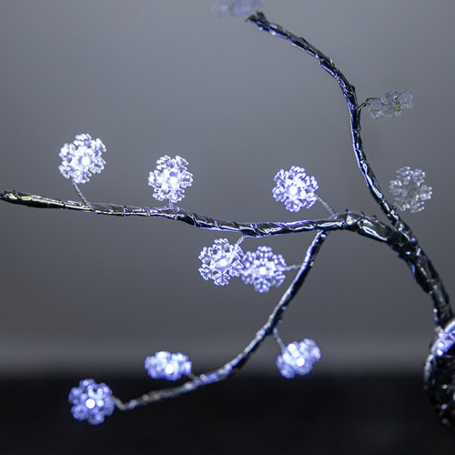 Imagem 6 de 7 de Linha Lumiere - Luminaria Arvore Alasca 60 Led Dc48