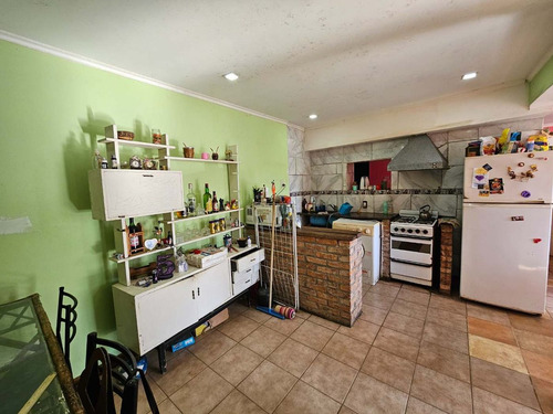 Venta Casa 3 Ambientes En Gutierrez Con Cochera.