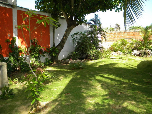 Imagen 5 de 14 de Salgar Casa A Una Cuadra Del Mar Parqueaderos Arboles Frutal