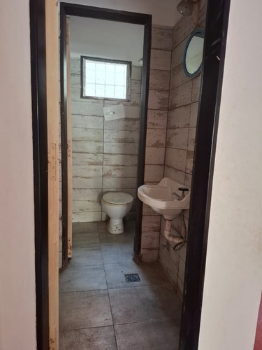 Local Comercial A La Calle En La Perla, A 100 Metros De Plaza España Vende Y Permuta