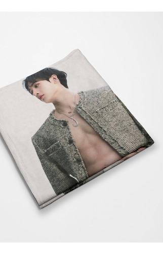 Frazada Cobija Viajera Cantante Idol Bang Chan 1.20x1.60m Blanco Perfil
