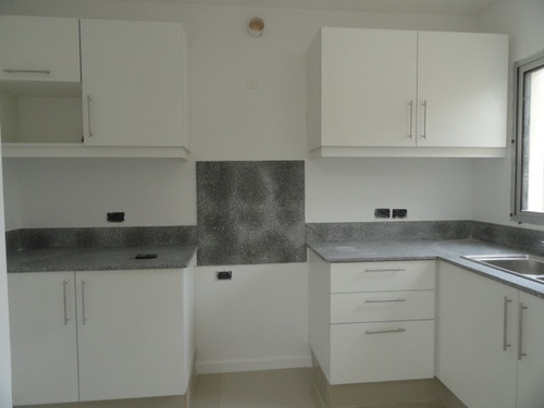 Inmejorable Opcion En Su Valor ! 3 Dorm, 2 Baños, Buen Fondo