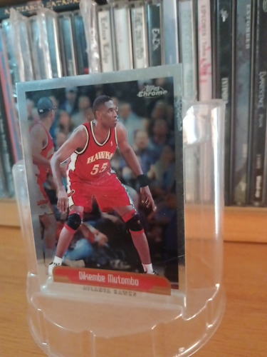 Dikembe Mutombo Topps Chrome 2000 # 150 No Michael Jordan. (Usado)