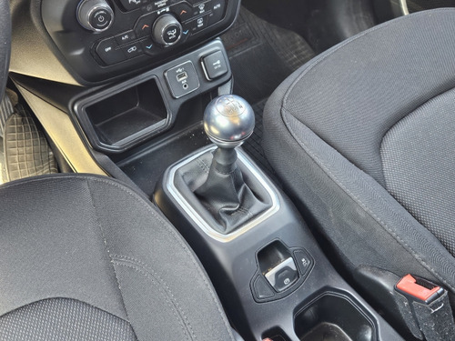Jeep Renegade RENEGADE SPORT LX 4X2 MT 1.8