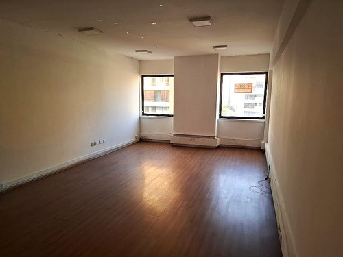 Vendo Excelente Oficina En Sector El Golf, Las Condes