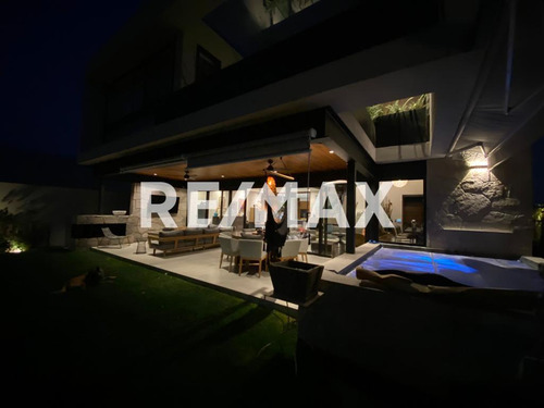 Casa En Venta En Condominio Altozano