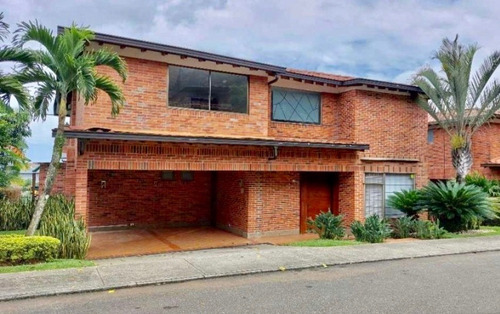 Casa En Venta En El Poblado