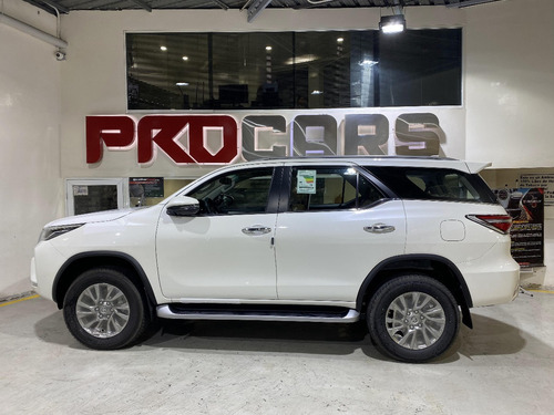 Imagen 2 de 9 de Toyota Fortuner Platinum Dubai