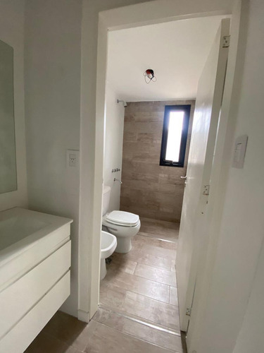Venta Departamento De 1 Dormitorio En Barrio Refinerias