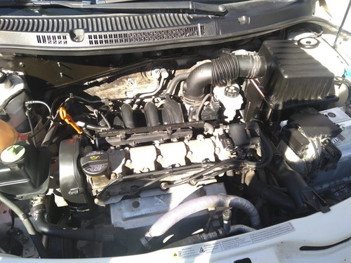 Imagen 10 de 12 de Volkswagen Voyage 1.6 101cv 2013