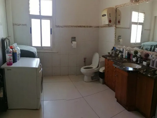Casa Grande, Patio Y Balcon, Excelente Ubicación