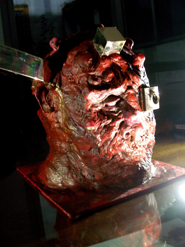 Titulo: Hombre De Rojo . La Rocca. Arte Microconceptual.