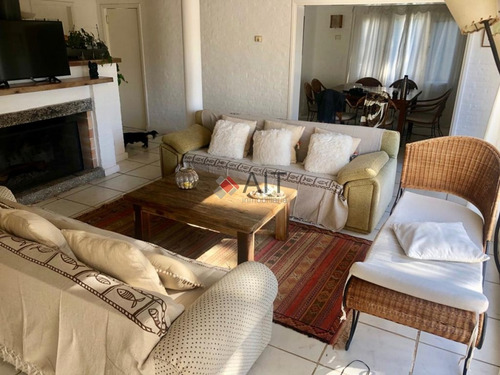 Imagen 2 de 17 de Casa 3 Dormitorios Y Piscina. Preciosa. Bien Ubicada Cerca Del Mar.