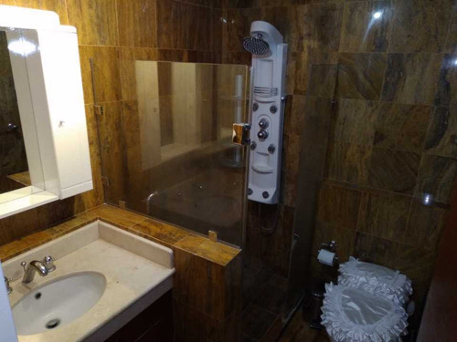 Imagen 19 de 30 de Casa En Venta. Urb. Andrés Bello. Maracay