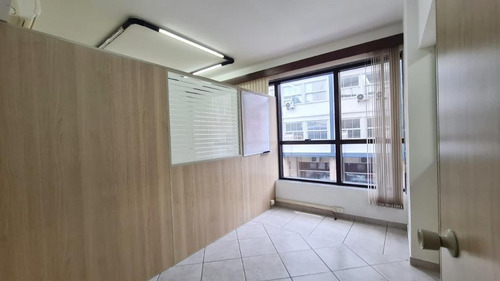 Imagem 1 de 13 de Excelente Sala Comercial De 52 M² No Centro - Florianópolis/sc - Sa0787