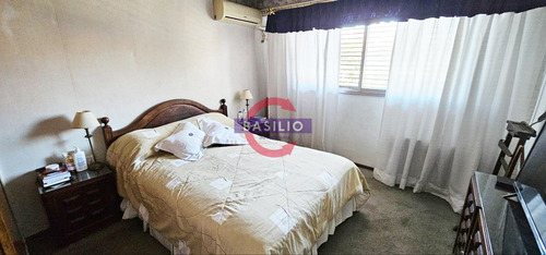 Venta Imponente Casa 6 Ambientes Con Cochera, Jardín Y Pisci