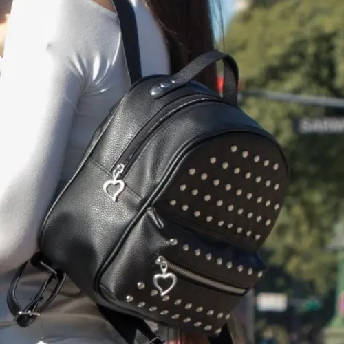 Mochilas con tachas sale