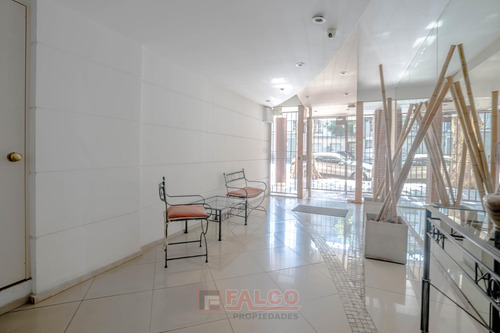 Departamento En Flores - 4 Ambientes - Frente - Balcon - Impecable