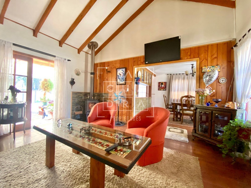 Encantadora Casa Y Parcela Lomas Del Aguila, 3d2b+dpto Invit