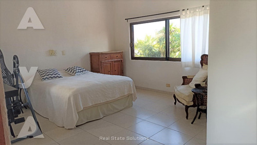 Casa En Venta, 3 Recámaras, 3 Niveles, Cuarto Servicio, Sm 43, Cancún