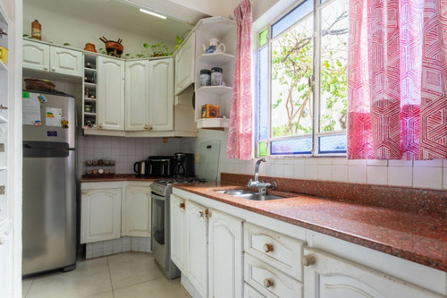 Única En Su Estilo. Venta De Casa En Malvin, 5 Dormitorios, Padrón Único.