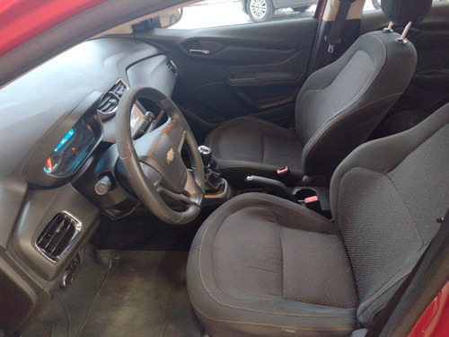 Imagem 8 de 10 de Chevrolet Onix