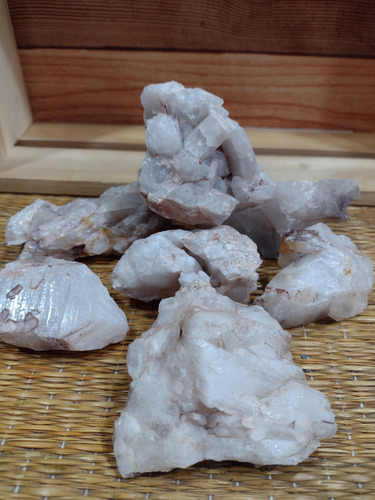 Cuarzo Blanco ( Agrupación De Puntas) En Bruto ( 1.040grs)