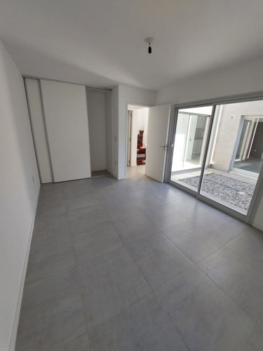 Imagen 8 de 26 de Vendo Duplex Miradores De Manantiales Ii 3 Dormitorios Patio Cochera Doble Seg