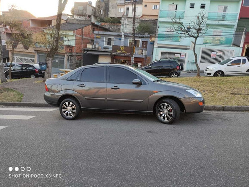 Imagem 3 de 14 de Ford Focus Sedan 2001 2.0 Ghia 4p