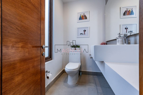Casa En Venta De 5 Dorm. En Lo Barnechea