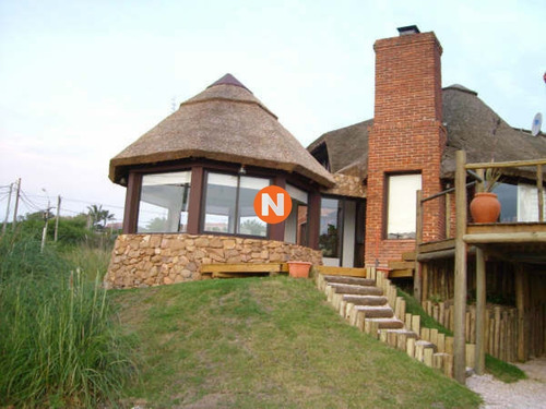 Casa En Venta Y Alquiler, El Chorro, Manantiales, 3 Dormitorios.- Ref: 206431