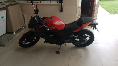 Moto Kawasaki, Impecável.