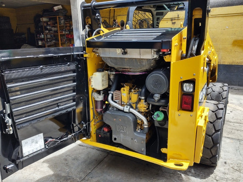 Imagen 8 de 15 de Minicargador Caterpillar 242d Año 2016