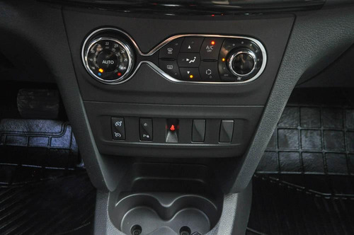 Renault Sandero STEPWAY ICONIC 1.6 AT