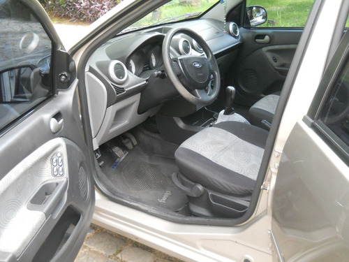 Ford Fiesta Max Full