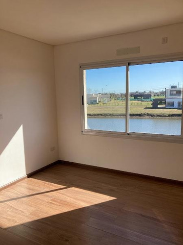 Imagen 27 de 30 de Venta Casa De Diseño En Barrio La Alameda - Canning