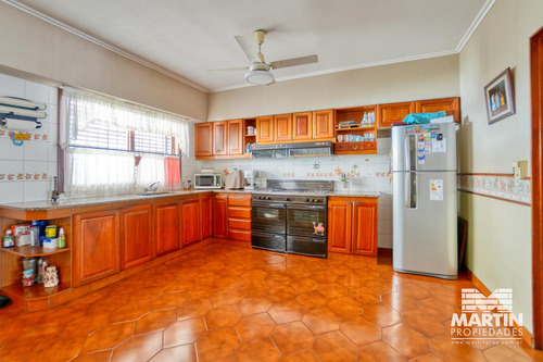 Casa En Venta En Martinez 5 Amb Con Cochera
