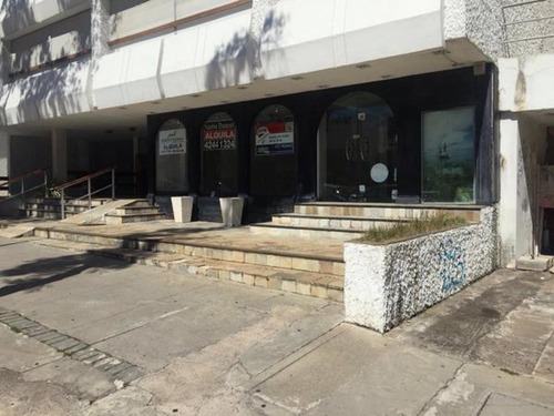 Venta Excelente Local En Calle 20, Península, Punta Del Este