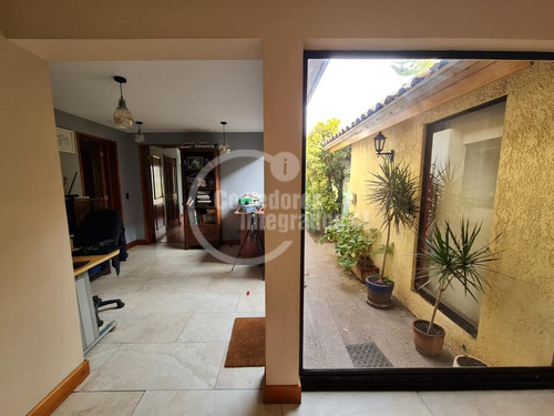Casa En Venta De 6 Dorm. En Las Condes