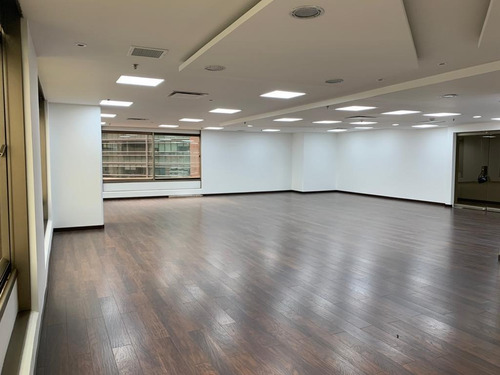 Imagen 4 de 8 de Oficina En Arriendo En Bogota- Santa Bárbara 170 M2